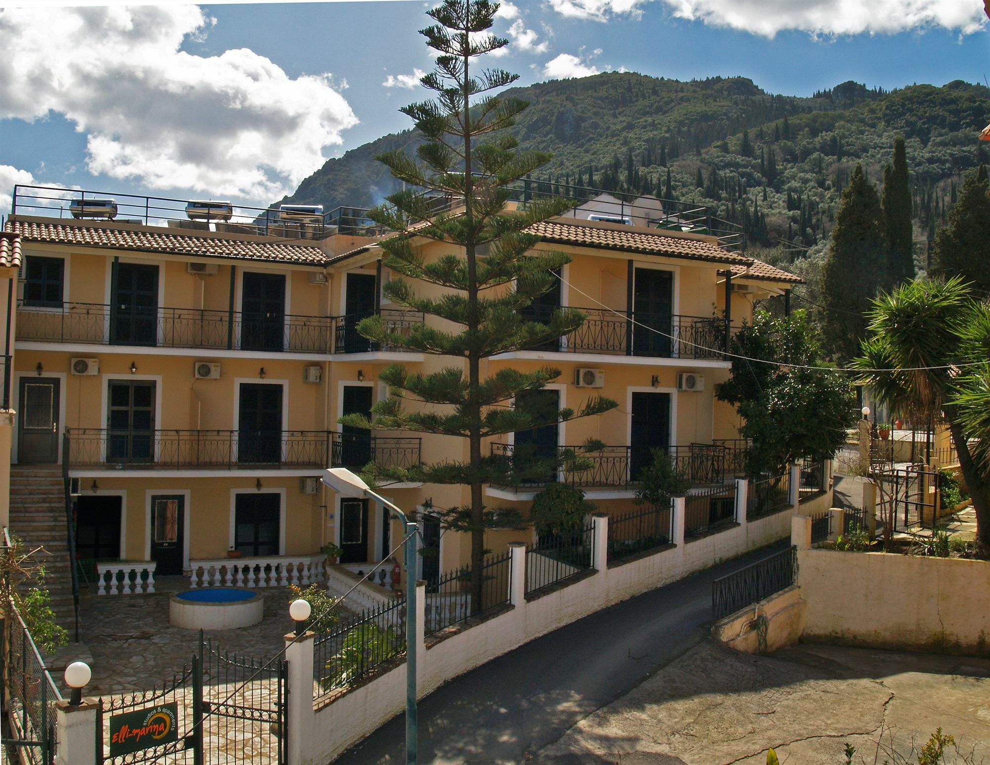Elli Marina Studios And Apartments Benitses  Luaran gambar